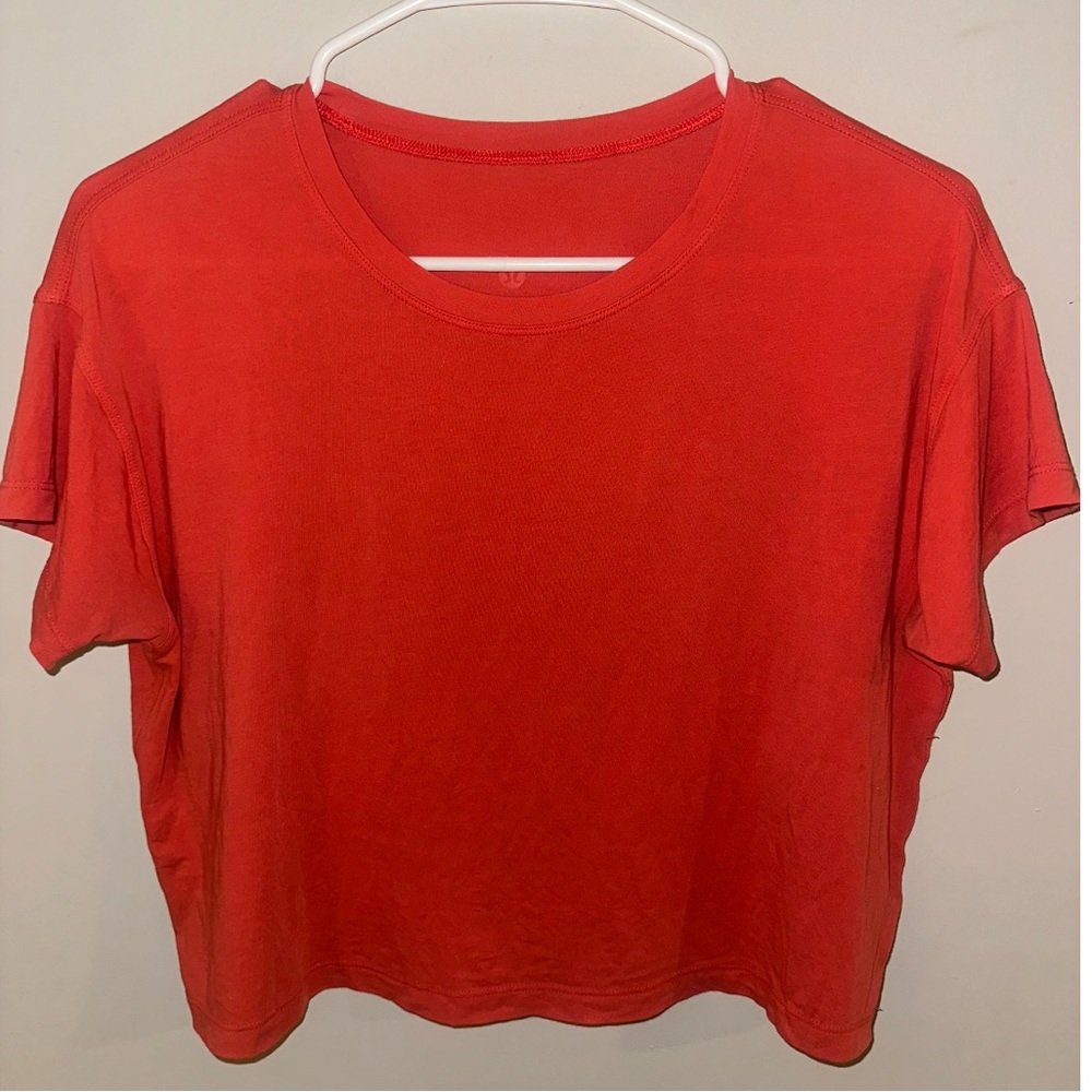 Lululemon cropped t shirt